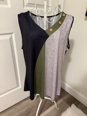 NWOT Sleeveless Colorblock V-Neck Top with Button Detail - Black & Olive